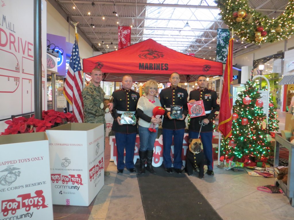 toysfortots2013valleyfairmalltoydrive13.jpg