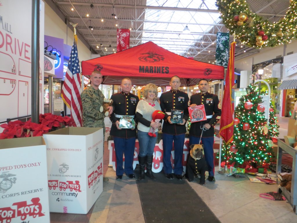 toysfortots2013valleyfairmalltoydrive14.jpg